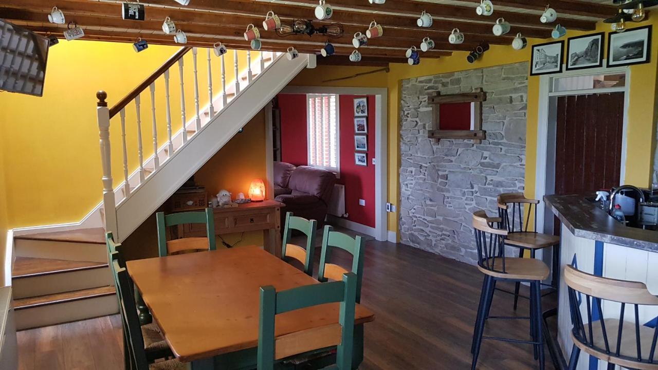 Traditional Irish Farmhouse Annascaul Exterior photo